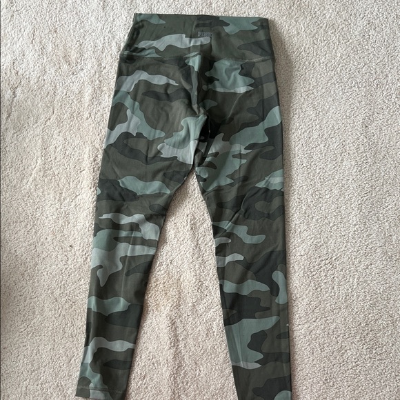 NWOT PINK Camouflage Leggings - Picture 2 of 3